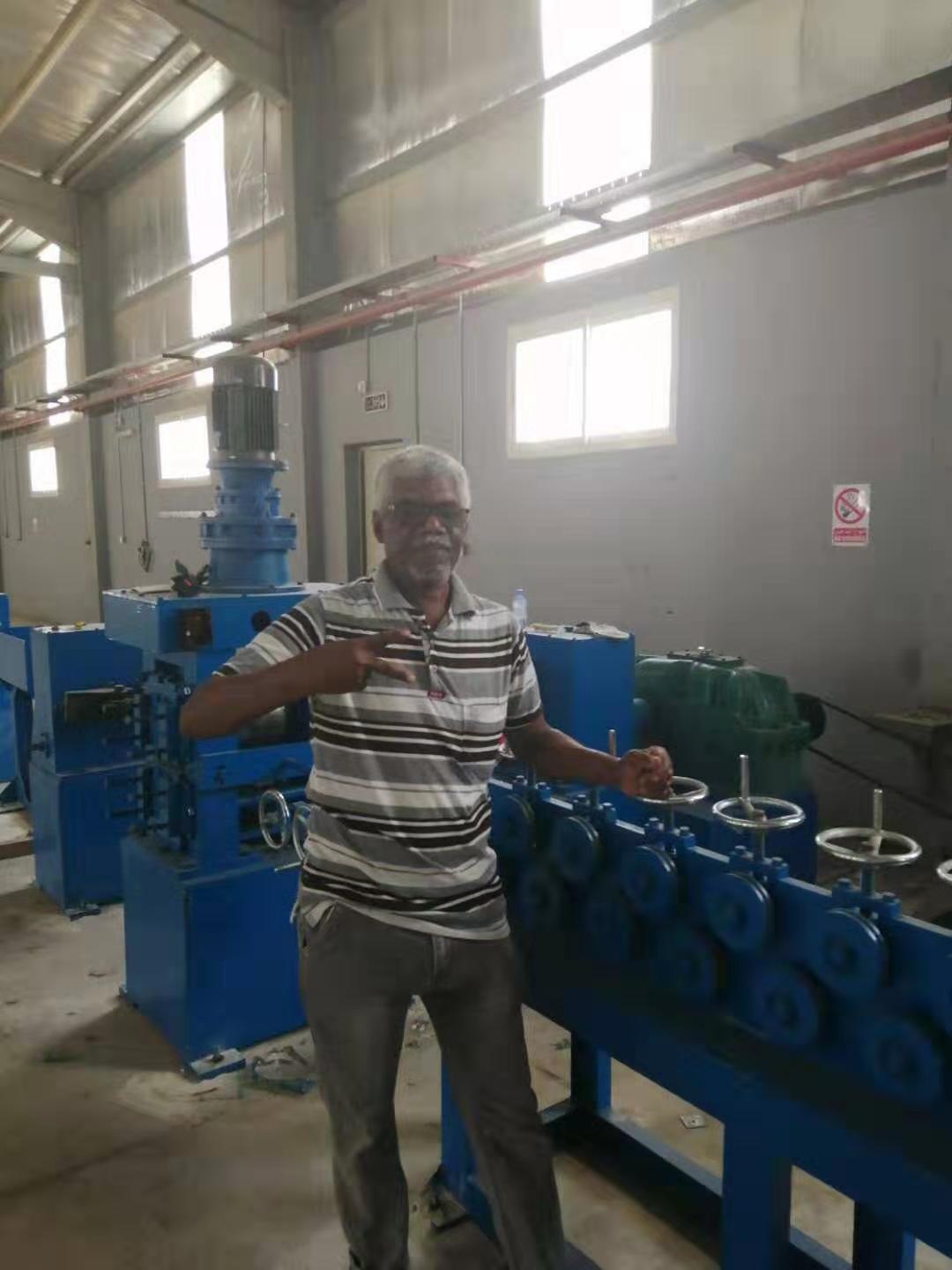 发往沙特两面肋在线调直机组